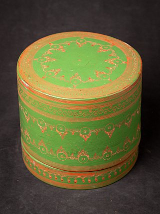 Antique green lacquered betelnut box