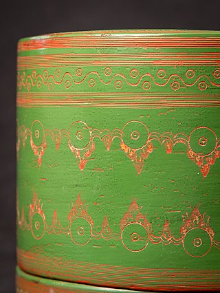 Antique green lacquered betelnut box