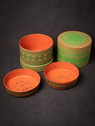 Antique green lacquered betelnut box