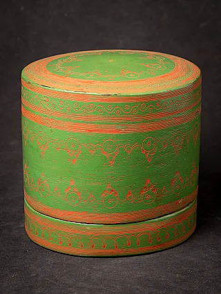 Antique green lacquered betelnut box