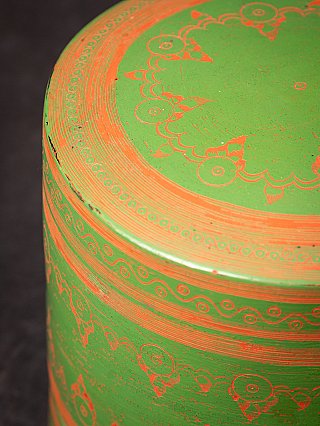 Antique green lacquered betelnut box