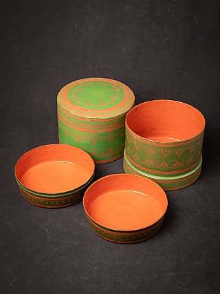 Antique green lacquered betelnut box