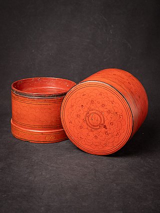 Antique Burmese lacquerware betelnut box