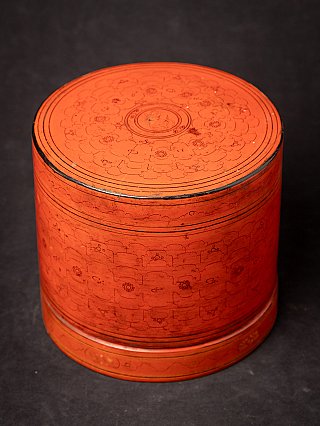 Antique Burmese lacquerware betelnut box