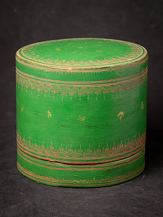 Antique green lacquered betelnut box