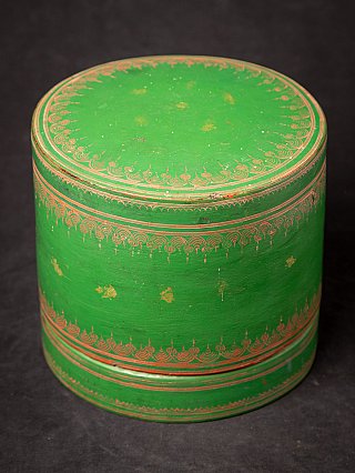 Antique green lacquered betelnut box