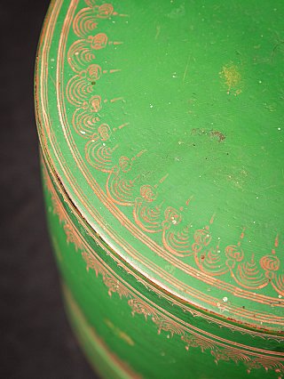 Antique green lacquered betelnut box