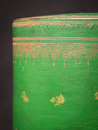 Antique green lacquered betelnut box