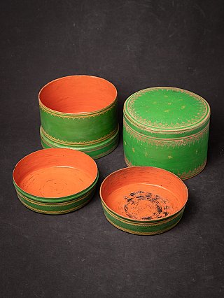 Antique green lacquered betelnut box