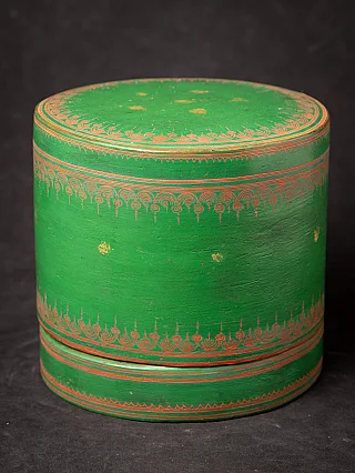 Antique green lacquered betelnut box