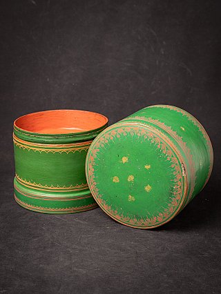 Antique green lacquered betelnut box