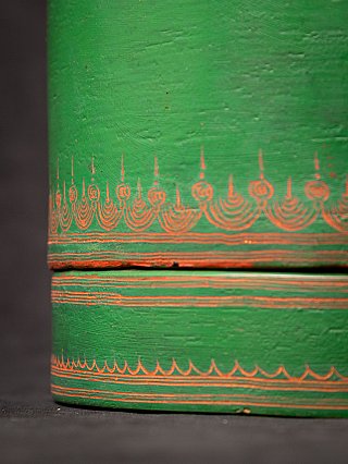 Antique green lacquered betelnut box
