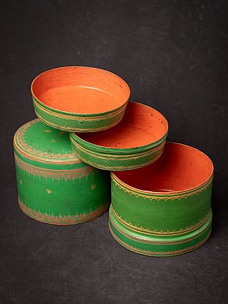 Antique green lacquered betelnut box