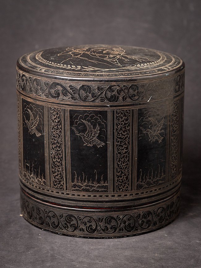 Burmesische Lackware-Betelnussdose, 19. Jh., mit gravierten Vogelpanelen und Deckel