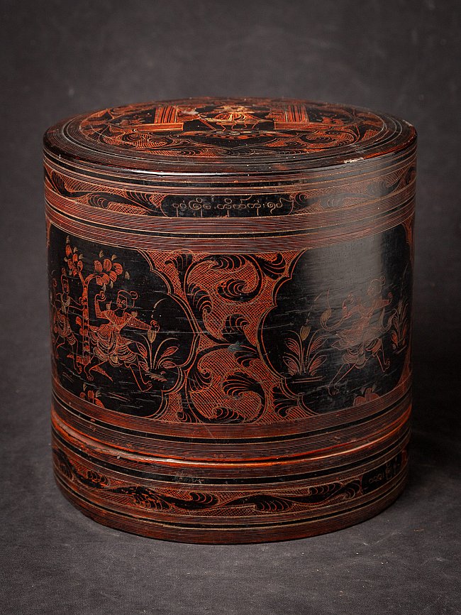 Burmese lacquerware betelnut box with closed lid and red engraved decoration