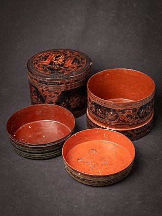 Antique Burmese lacquerware betelnut box