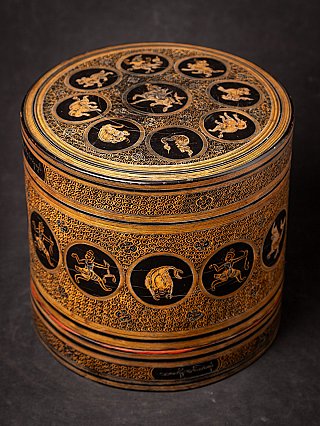 Antique Burmese lacquerware betelnut box