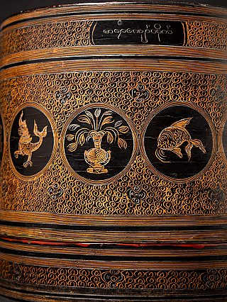 Antique Burmese lacquerware betelnut box