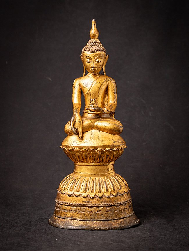 Burmese Ava Buddha statue in bronze, seated in varada mudra, full front view