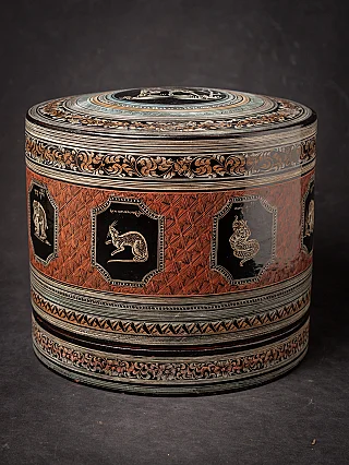 Large antique Burmese lacquerware betelnut box