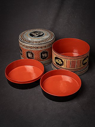Large antique Burmese lacquerware betelnut box