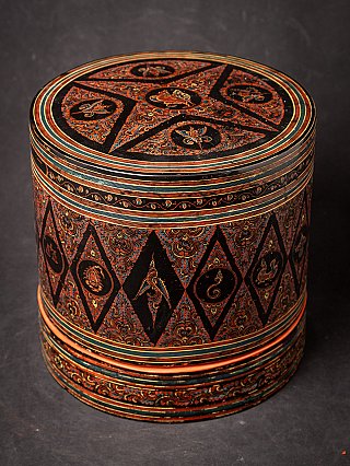 Large antique Burmese lacquerware betelnut box
