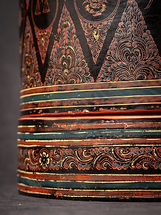 Large antique Burmese lacquerware betelnut box