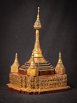 Antieke houten Birmese stupa