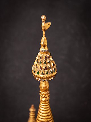 Antieke houten Birmese stupa
