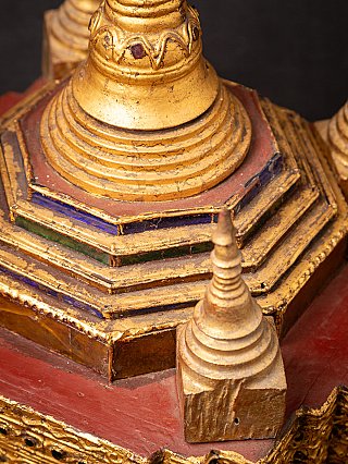Antieke houten Birmese stupa