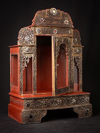 Antiker hölzerner burmesischer Buddha-Tempel
