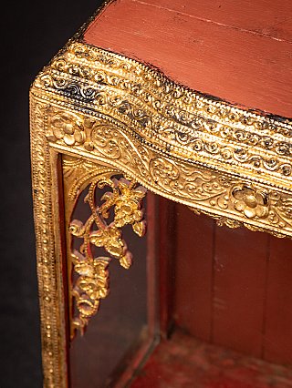 Antieke houten Birmese tempel
