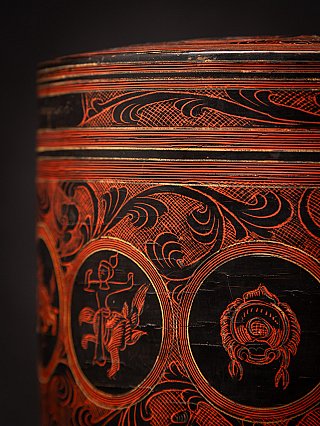 Antique Burmese lacquerware betelnut box