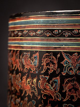 Large antique Burmese lacquerware betelnut box