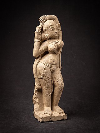 Antiek Indiaas zandstenen Surasundarī beeld
