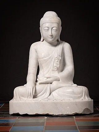 Neue gemachte burmesische Buddhafigur aus Marmor