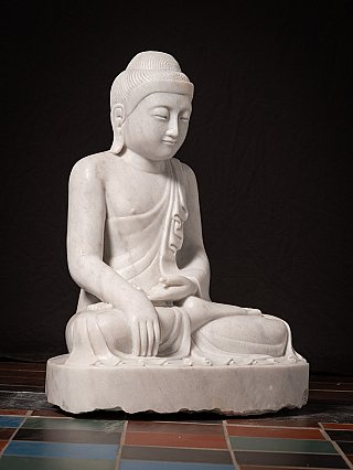 Neue gemachte burmesische Buddhafigur aus Marmor