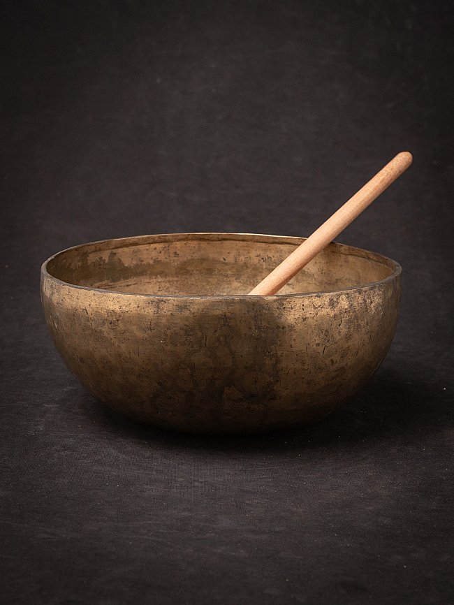 Nepali bronze singing bowl (19th century) with wooden mallet, three-quarter view