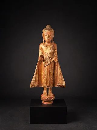 Antike holzerne Mandalay Buddha Figur