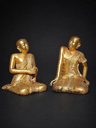 Paar houten monnikenbeelden uit Birma (Myanmar), zittend, in vooraanzicht