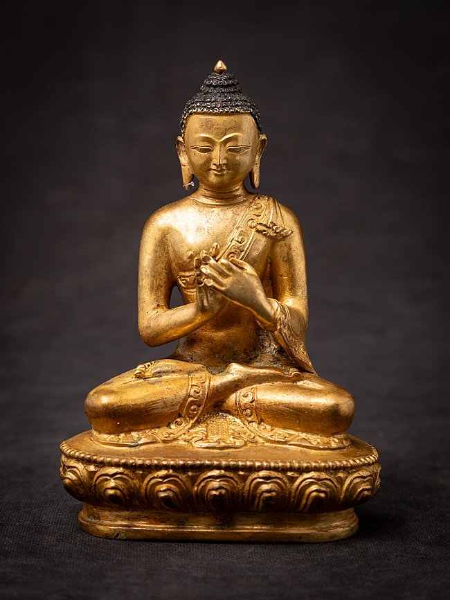 Nepalesische Buddha-Statue aus Bronze in Sitzhaltung auf Lotussockel, Dharmachakra-Mudra, frontal