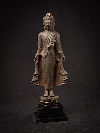 Mandalay-Buddha-Statue aus Bronze aus Myanmar, stehend auf Lotossockel in Frontalansicht