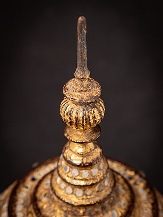 Detail of the pointed finial on the lid with worn gilding