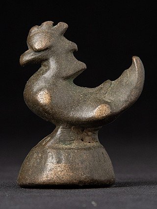 Bronze-Opiumgewicht aus Burma (Myanmar) in Vogelform, Seitenansicht mit erhobenem Schwanz
