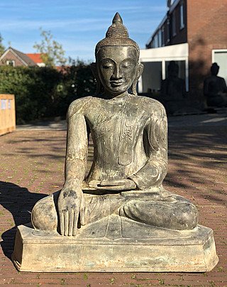 Bronzerne Buddha-Statue aus Burma (Myanmar) in Bhumisparsha-Mudra, Frontansicht