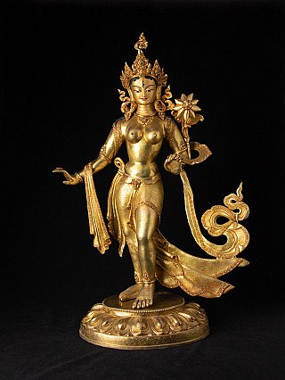 Bronze-Tara-Statue aus Nepal, stehend auf Lotussockel, Frontalansicht mit Blüte