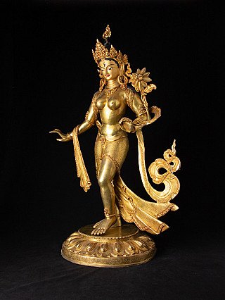 Tara-Statue aus Bronze, Nepal, in Dreiviertelansicht mit Lotussockel und flatterndem Schal