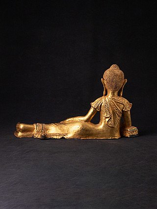 Reclining Buddha statue from Burma (Myanmar), rear view showing the back and hair texture