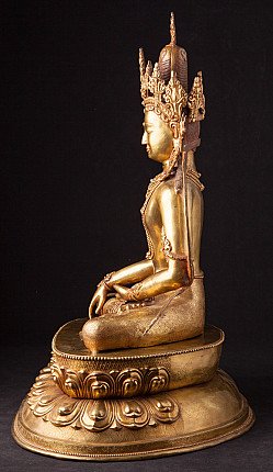 Buddha-Statue aus Bronze aus Nepal, Seitenansicht mit hoher Krone und rückseitigen Ornamentbögen