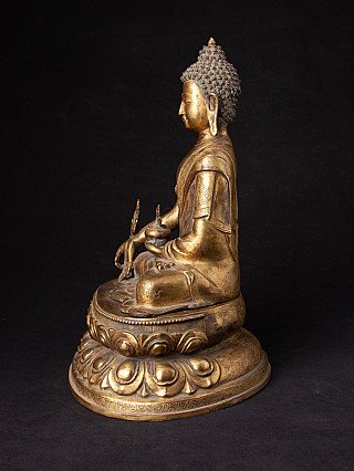 Nepalische Medizinbuddha-Statue aus Bronze, Seitenansicht im Sitzen auf doppeltem Lotussockel